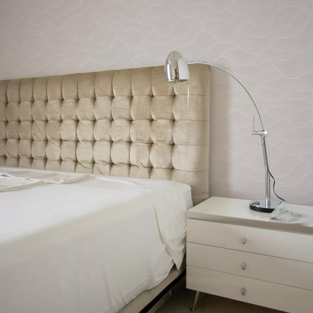 Tapete Pastellrosa Hintergrund mit Wellenlinien a00682v3