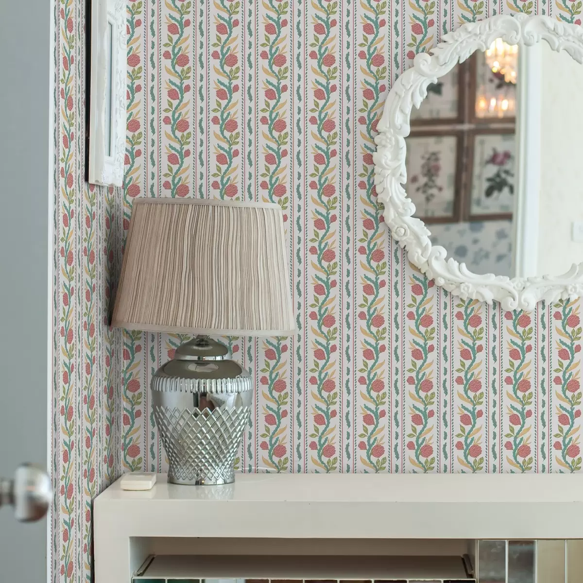 Tapete Vertikale Streifen mit Korallenblüten und türkisfarbenen Blättern a00816 Tapete Vertikale Streifen mit Korallenblüten und türkisfarbenen Blättern a00816