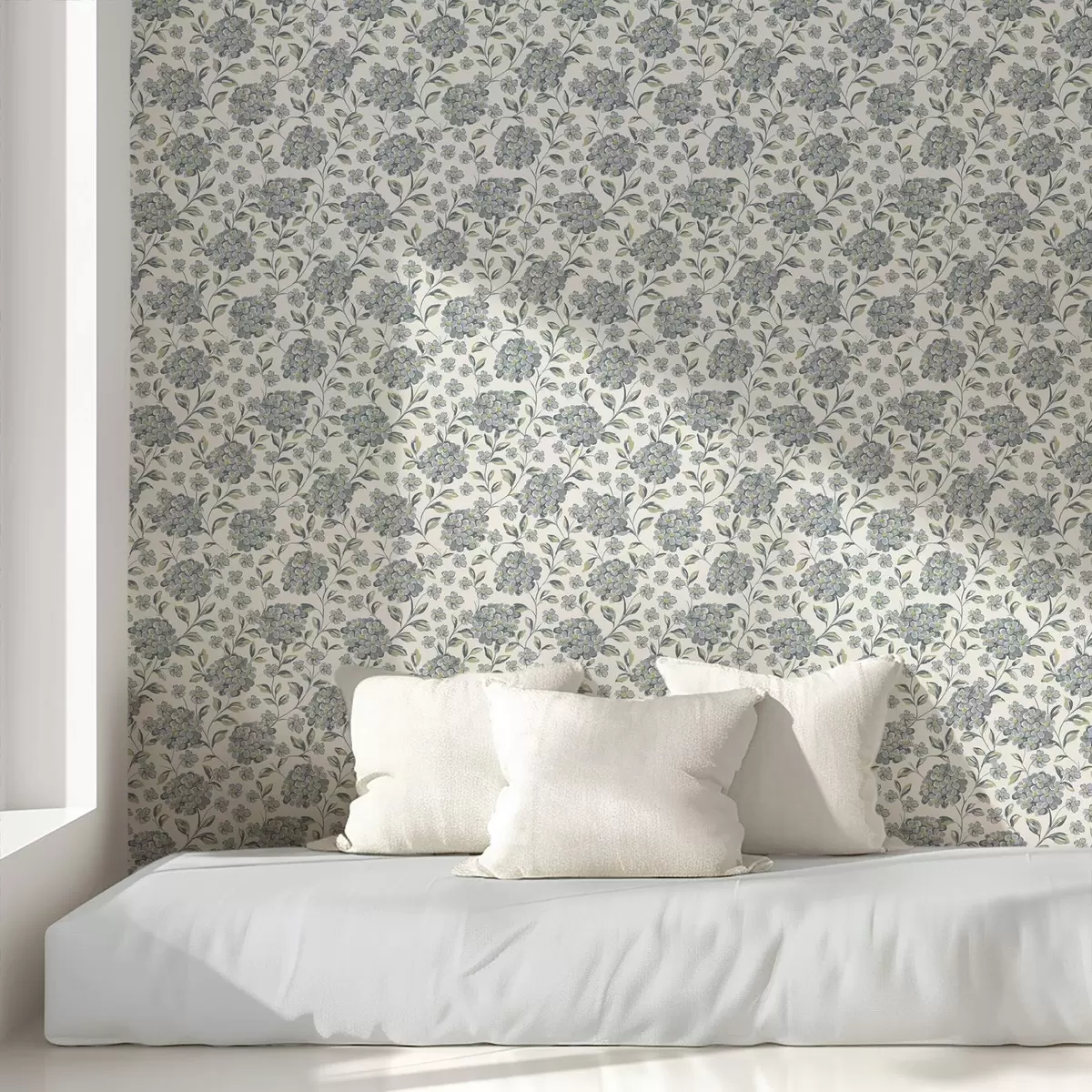 Tapete Buschige Blüten und Blätter in einer grau-blauen Farbpalette a00778