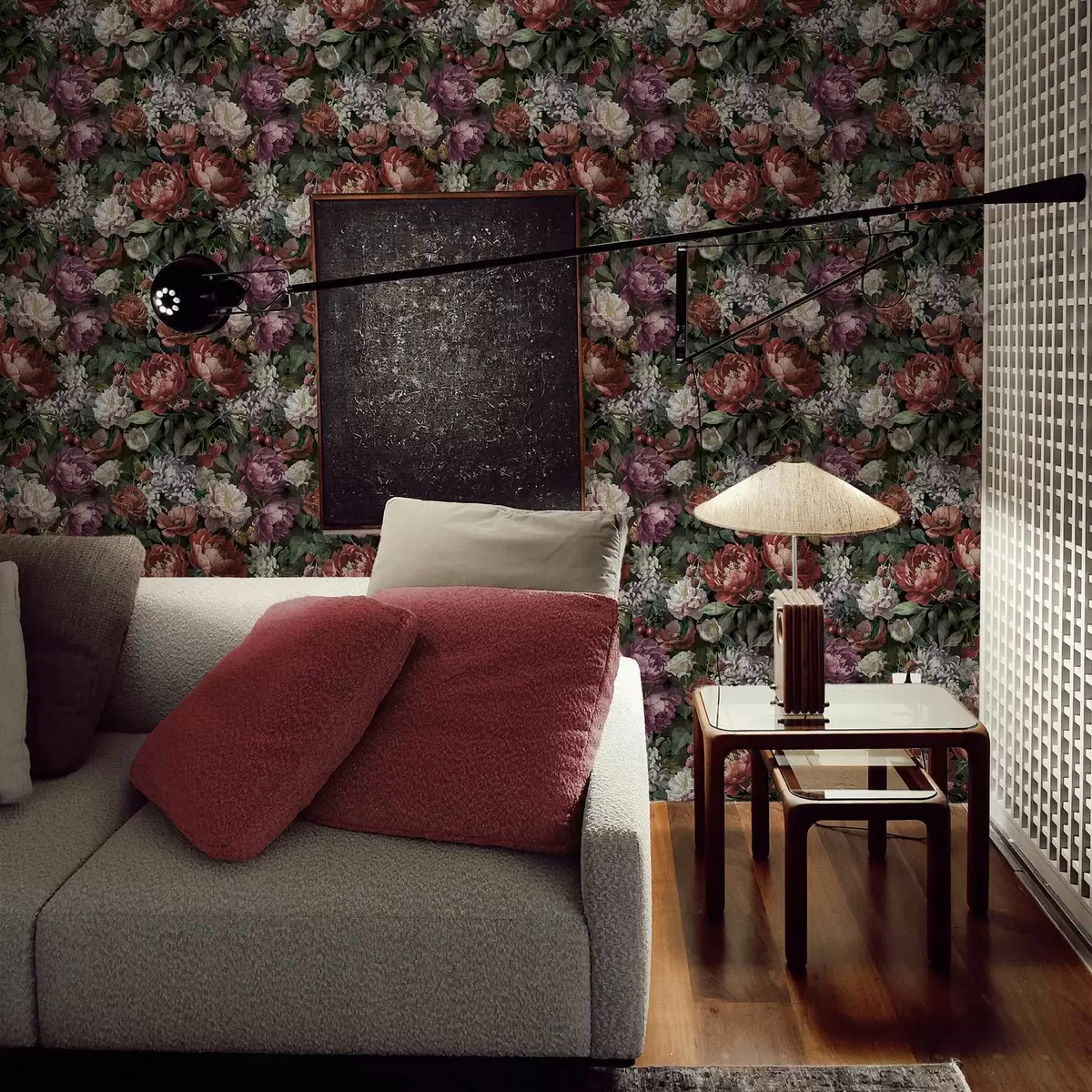 Fototapete Dunkle, dramatische Pfingstrosen, Beeren und Schmetterling auf schwarzem Hintergrund a00862