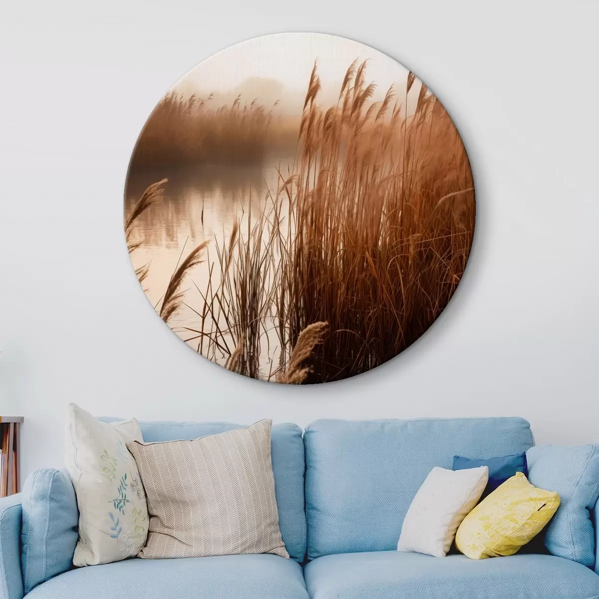 Runde Wandbilder Hohe Schilfpflanzen wachsen in einem Gewässer, das Wasser spiegelt die Schilfpflanzen wider, nebliger Hintergrund, sanftes Licht, Naturszene r46695