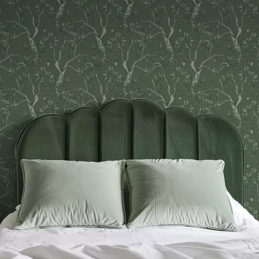 Fototapete Grüne blühende Zweige mit Schmetterlingen vor einem dunklen Hintergrund a00951v3