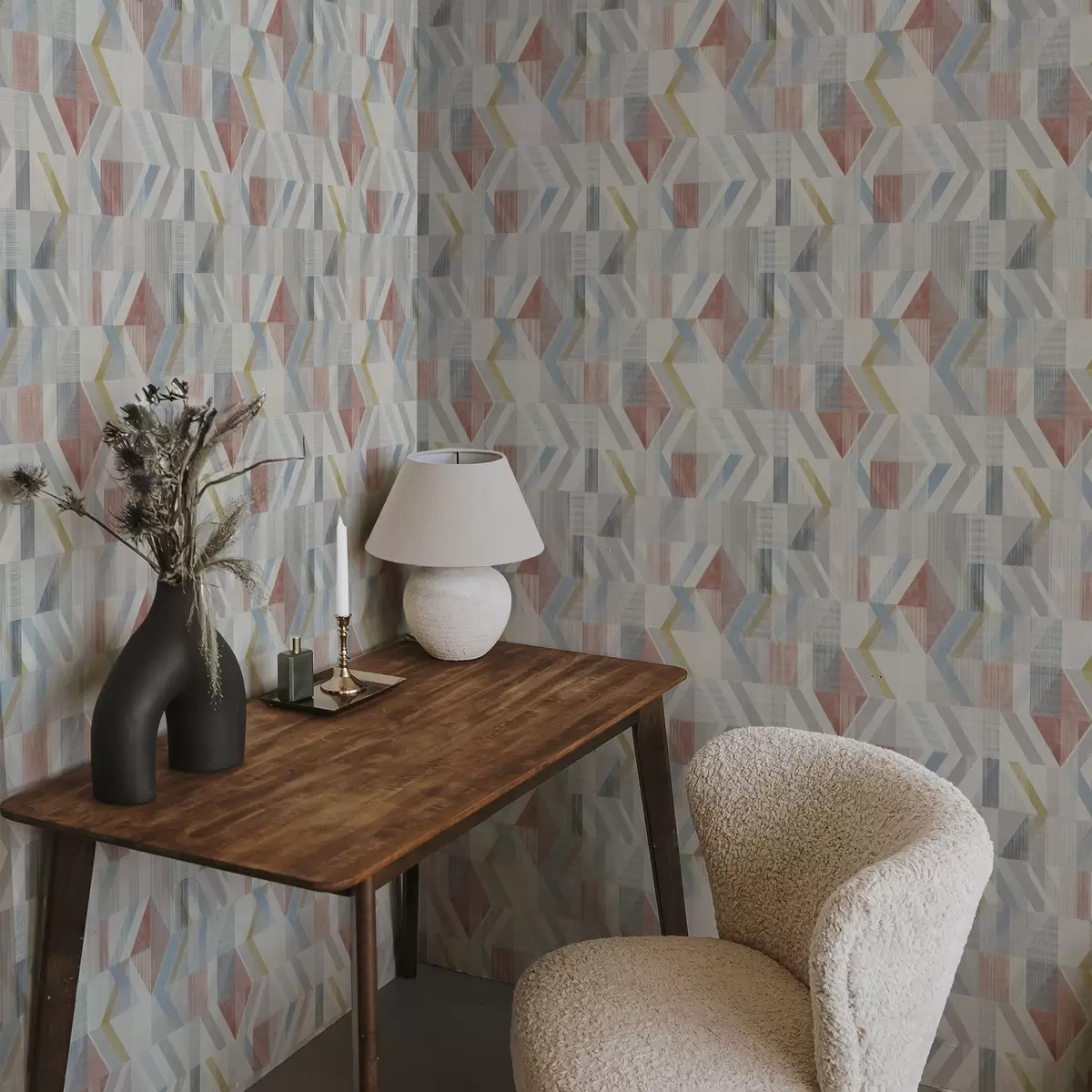 Tapete Geometrische Pfeile in Pastellrot- und Pastellblau-Tönen a01056
