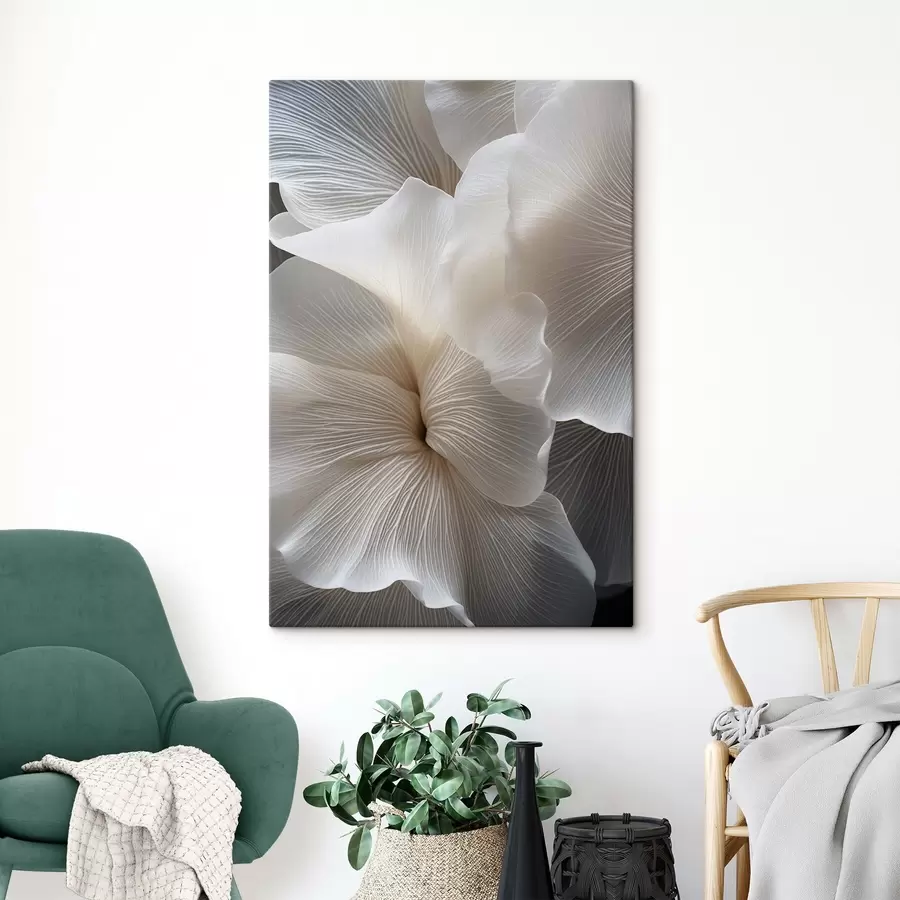 Fototapete Nahaufnahme von zarten, abstrakten weißen Blütenblättern mit filigranen Linien und einem verschwommenen dunklen Hintergrund s47019