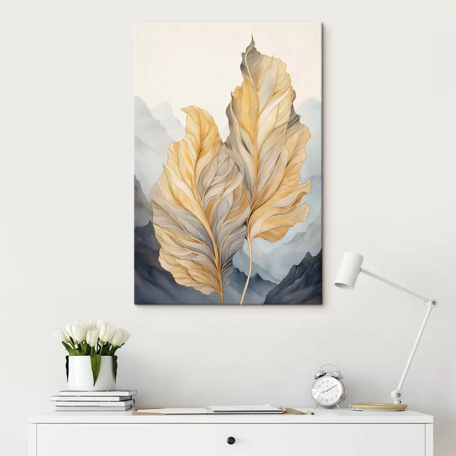 Fototapete Abstrakte große, gelbe und braune Blätter mit komplexen Details vor einer Berglandschaft s47023