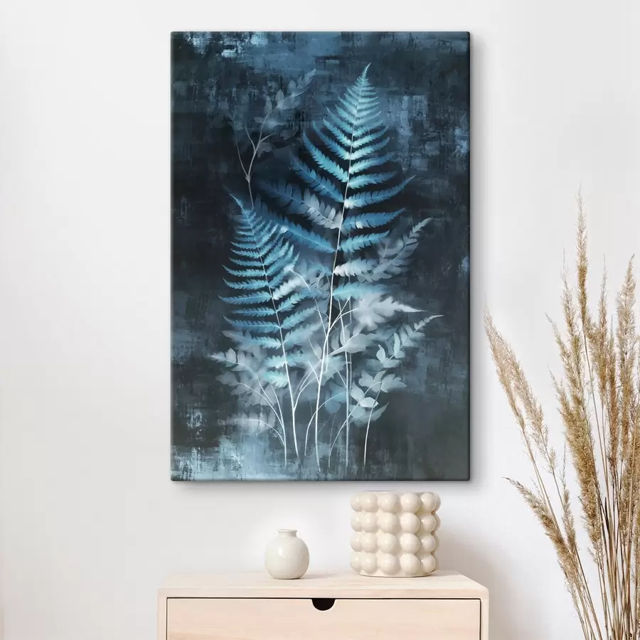 Fototapete Blaue Farne und Pflanzen vor einem dunklen, strukturierten Hintergrund, mit Fokus auf den komplexen Details, Röntgeneffekt s47026