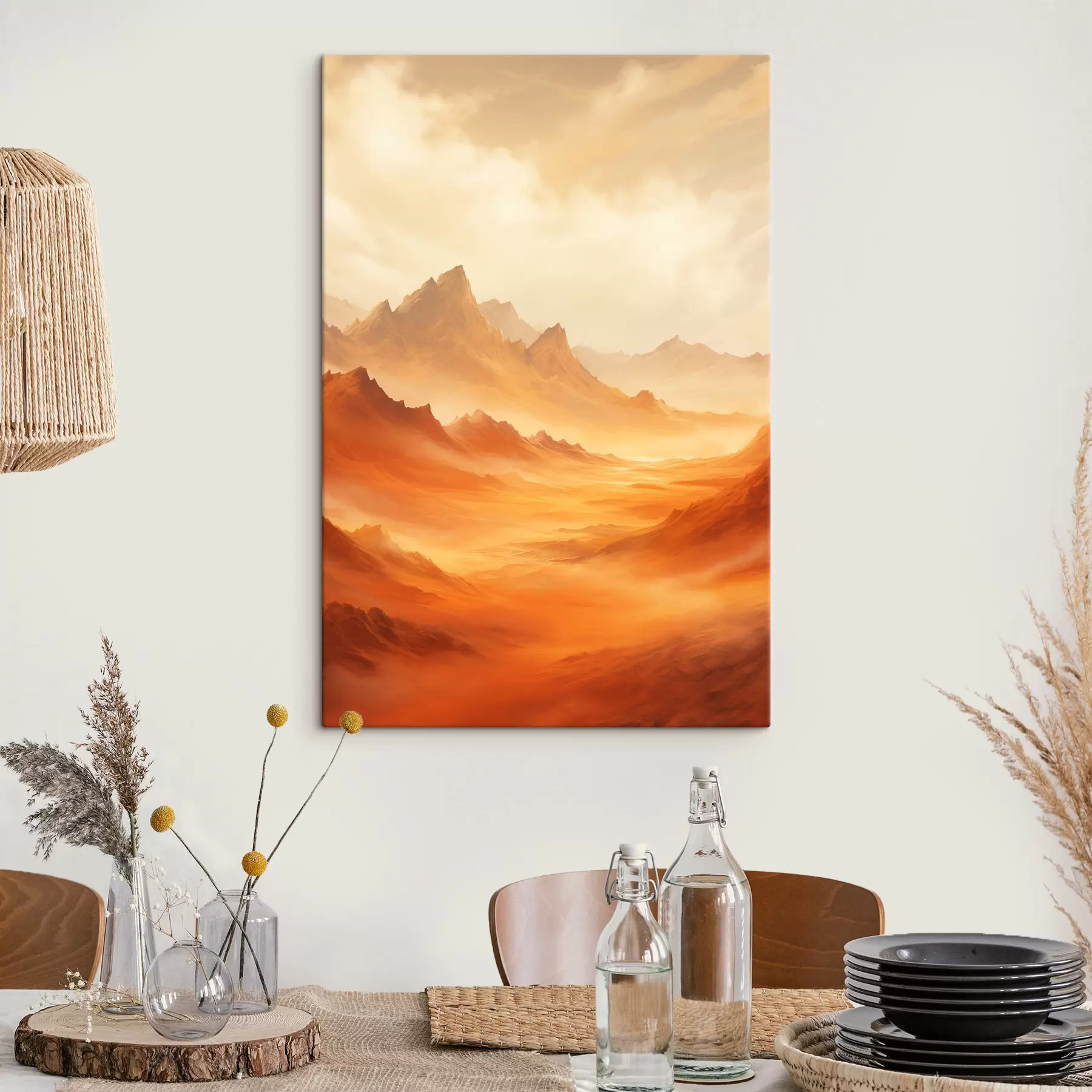 Fototapete Eine weite, orangefarbene Wüstenlandschaft mit hoch aufragenden, felsigen Bergen unter einem dunstigen, sonnenbeschienenen Himmel mit dünnen Wolken s47029