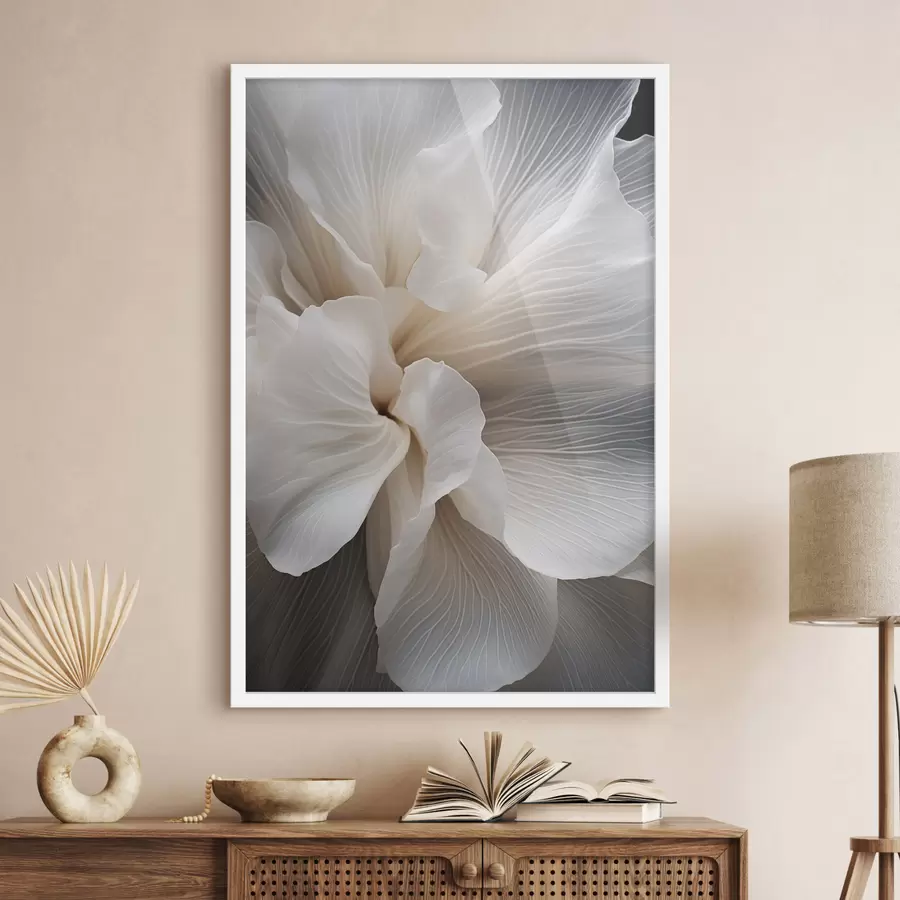 Fototapete Nahaufnahme von zarten, abstrakten weißen Blütenblättern mit filigranen Linien und einem verschwommenen dunklen Hintergrund f47018