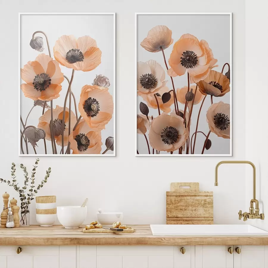 Fototapete Orangefarbene Mohnblumen, getrocknete Blumen vor einem hellen Hintergrund, weiche Beleuchtung, zarte Blütenblätter, Blumenarrangement d00518