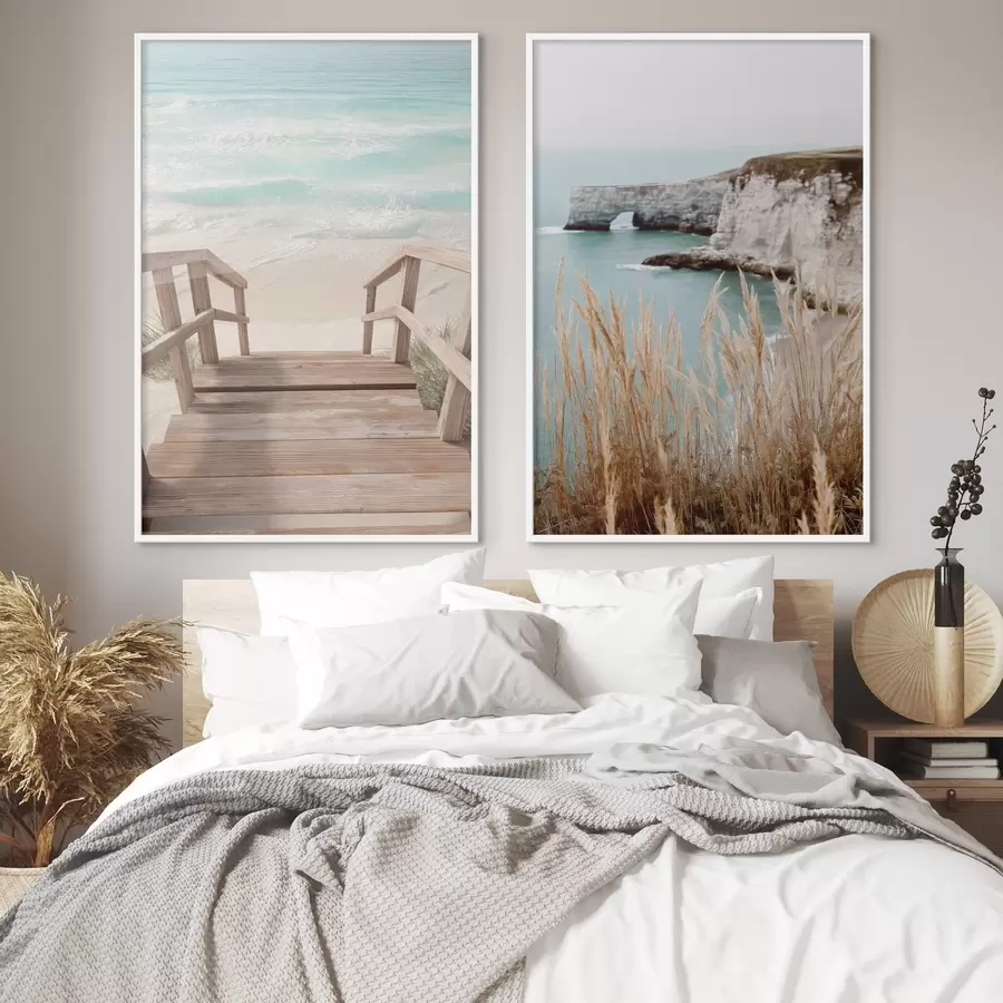 Fototapete Klippen an der Küste und trockenes Gras am türkisfarbenen Meer d00875