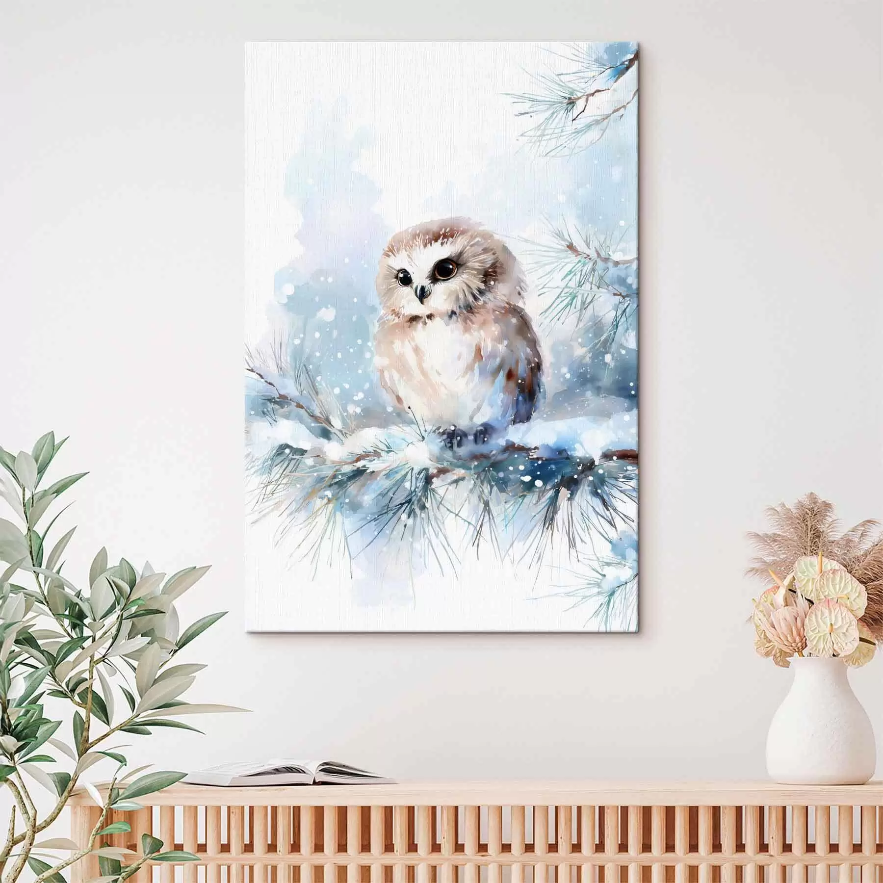 Fototapete Niedliche Eule auf einem schneebedeckten Tannenzweig im Aquarellstil s47115