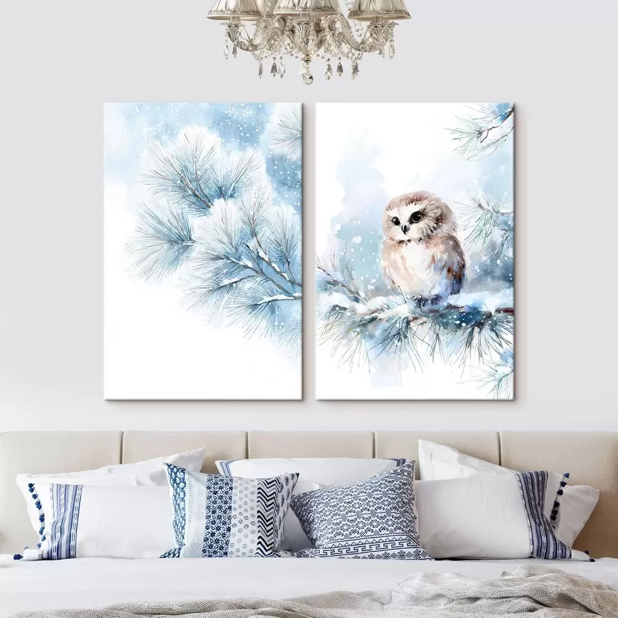 Fototapete Niedliche Eule auf einem schneebedeckten Tannenzweig im Aquarellstil m01168