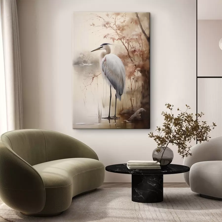 Fototapete Ein Reiher steht auf einem Felsen in einem See, im Hintergrund hohe Gräser und Bäume. s47427