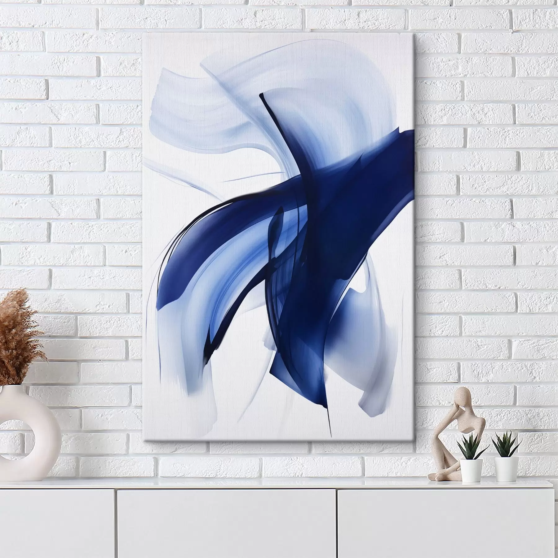 Fototapete Abstrakte blaue, pinselstrichartige Formen mit fließenden Linien und Kurven vor weißem Hintergrund, moderne Kunst s47429