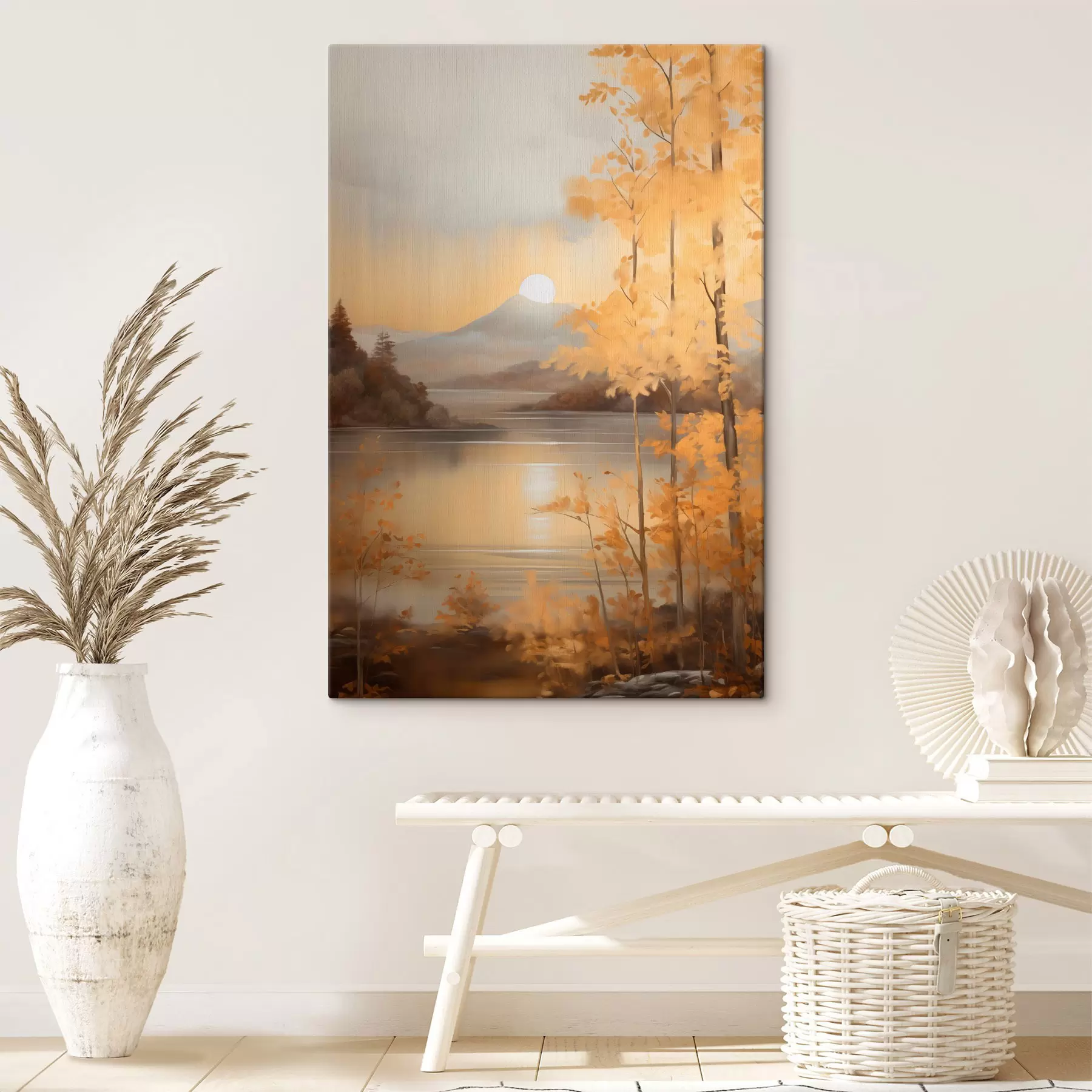 Fototapete Herbstliche Bäume mit orangefarbenen Blättern umrahmen einen ruhigen See mit fernen Bergen unter einem bewölkten Himmel. s47440