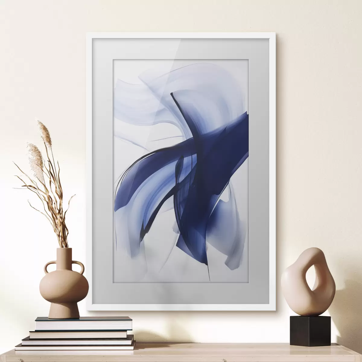 Poster Abstrakte blaue, pinselstrichartige Formen mit fließenden Linien und Kurven vor weißem Hintergrund, moderne Kunst f47429