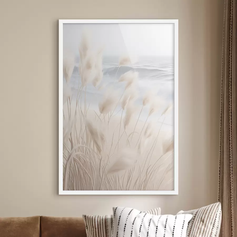 Fototapete Hohes, federartiges Pampasgras in sanften Beigetönen im Vordergrund, mit einem Sandstrand im Hintergrund f47432