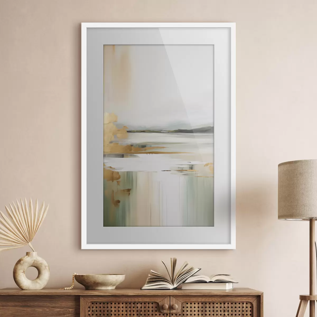 Poster Abstrakte Landschaft mit Gelb- und Grüntönen, Wasser, das den Himmel und entfernte Berge reflektiert, blasser, dunstiger Himmel f47438