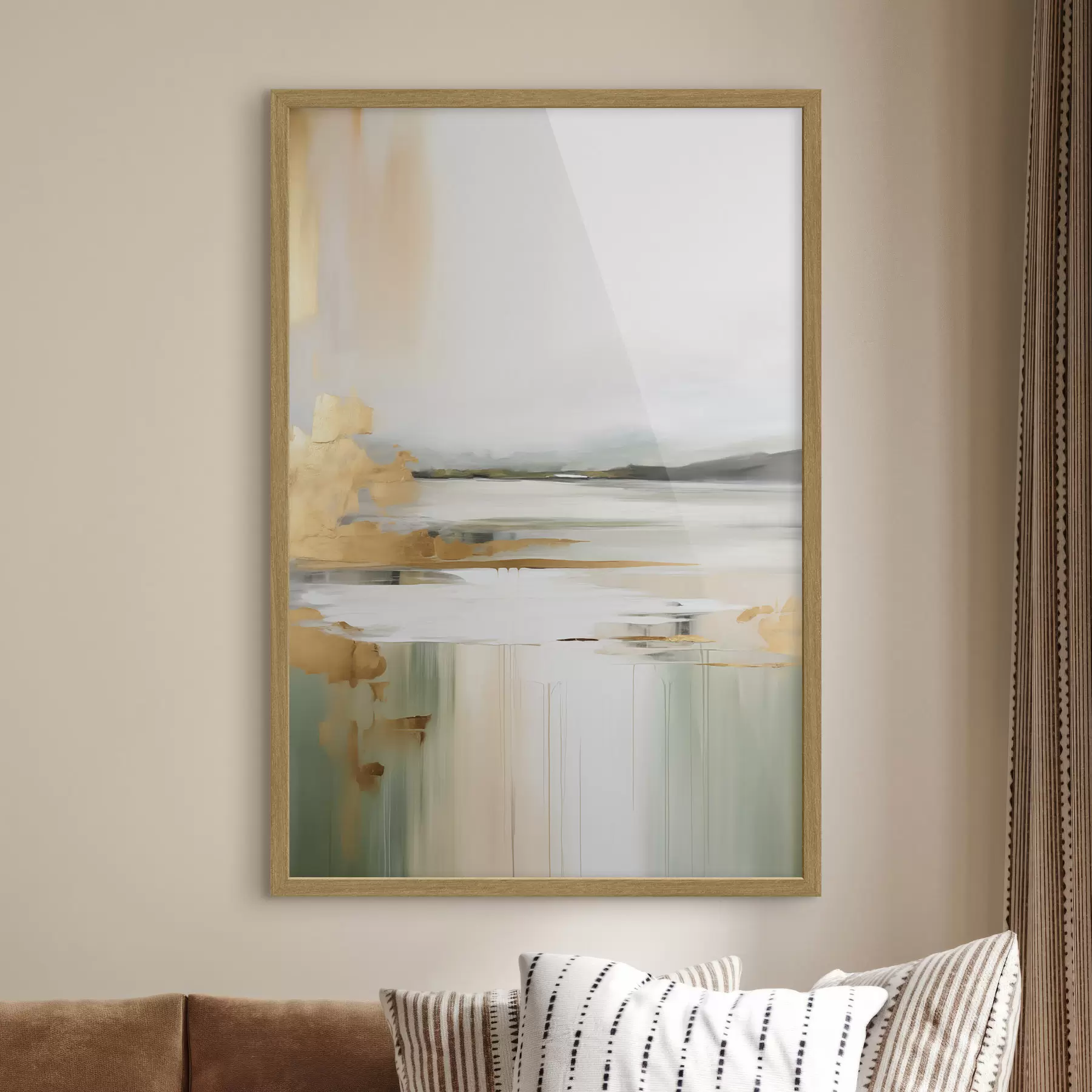 Fototapete Abstrakte Landschaft mit Gelb- und Grüntönen, Wasser, das den Himmel und entfernte Berge reflektiert, blasser, dunstiger Himmel f47438