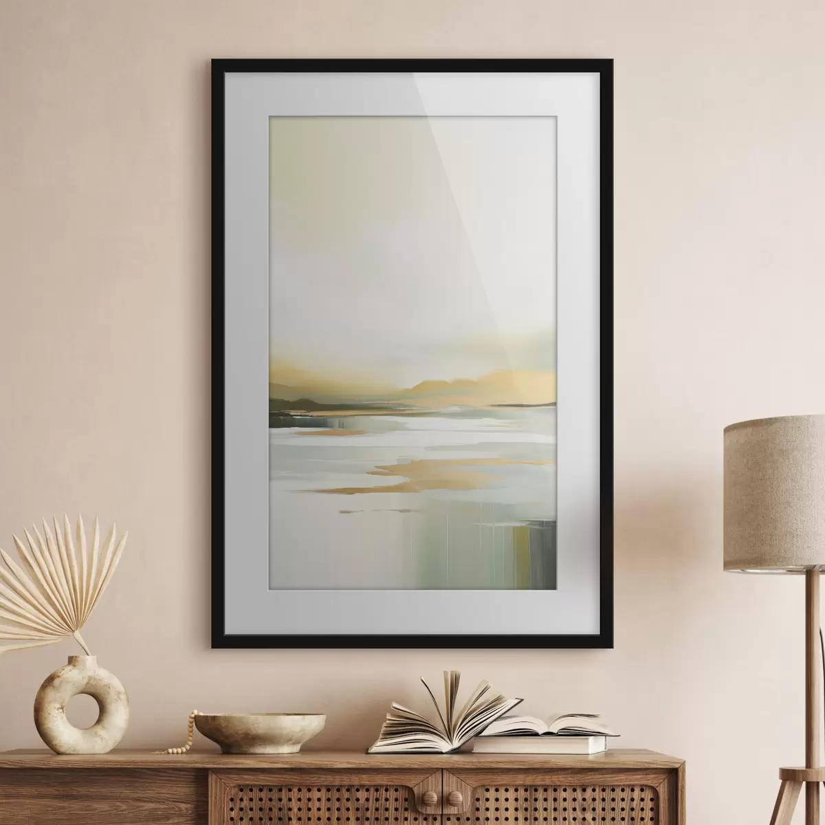 Poster Abstrakte Landschaft mit Gelb- und Grüntönen, Wasser, das den Himmel und entfernte Berge reflektiert, blasser, dunstiger Himmel f47439