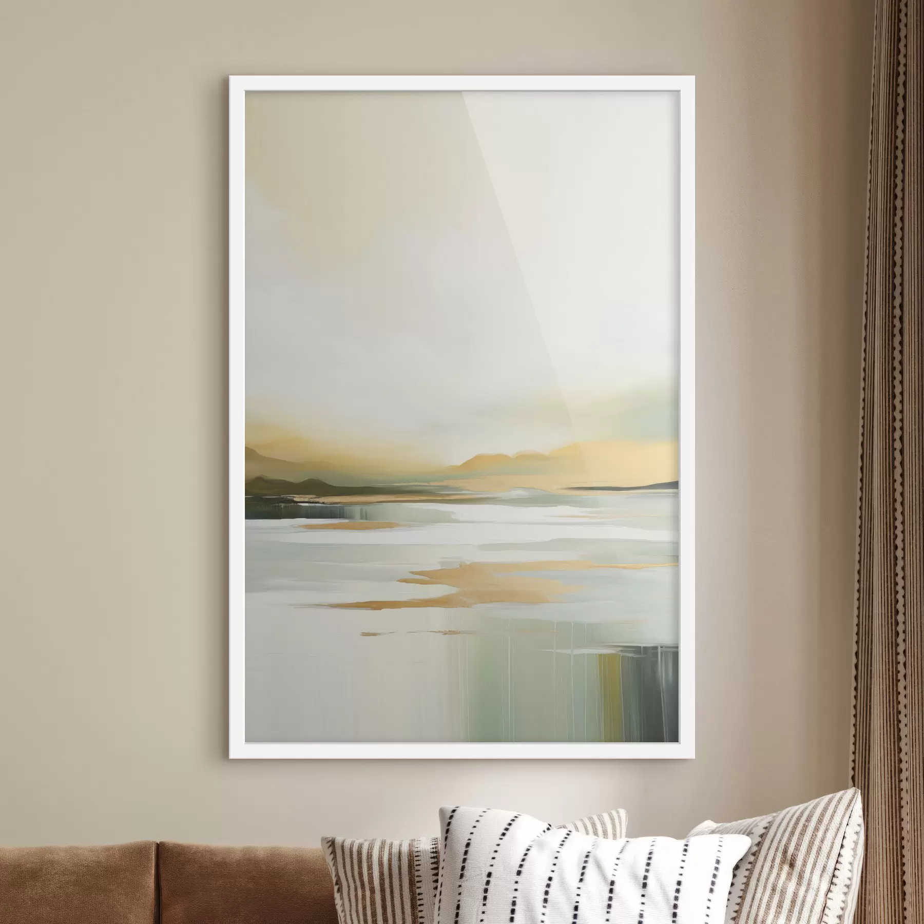 Fototapete Abstrakte Landschaft mit Gelb- und Grüntönen, Wasser, das den Himmel und entfernte Berge reflektiert, blasser, dunstiger Himmel f47439