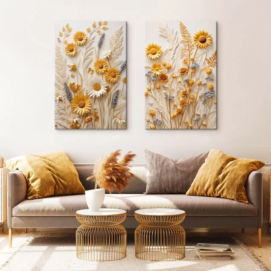 Fototapete Eine strukturierte Kollektion aus gelben und weißen Gänseblümchen mit getrockneten Gräsern und Lavendelzweigen auf weißem Hintergrund. m01241