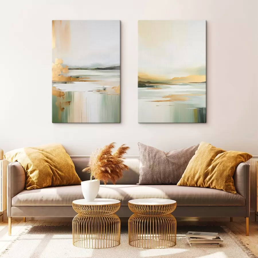 Fototapete Abstrakte Landschaft mit Gelb- und Grüntönen, Wasser, das den Himmel und entfernte Berge reflektiert, blasser, dunstiger Himmel m01245