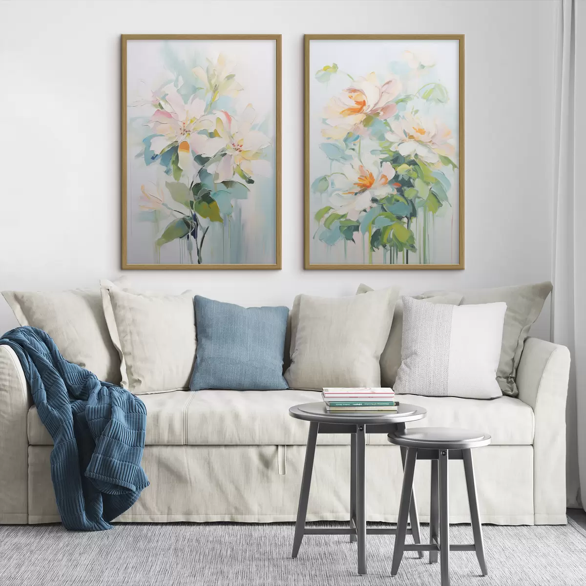 Poster Weiß und Pastell Pfirsich Blumen, grüne Blätter, weiche Pinselstriche Ölgemälde Nachahmung, hellblauem Hintergrund d00644
