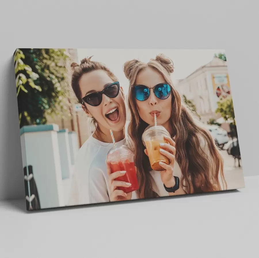 Fototapete Ein Geschenk für einen Freund mit einem Foto auf Leinwand s47166