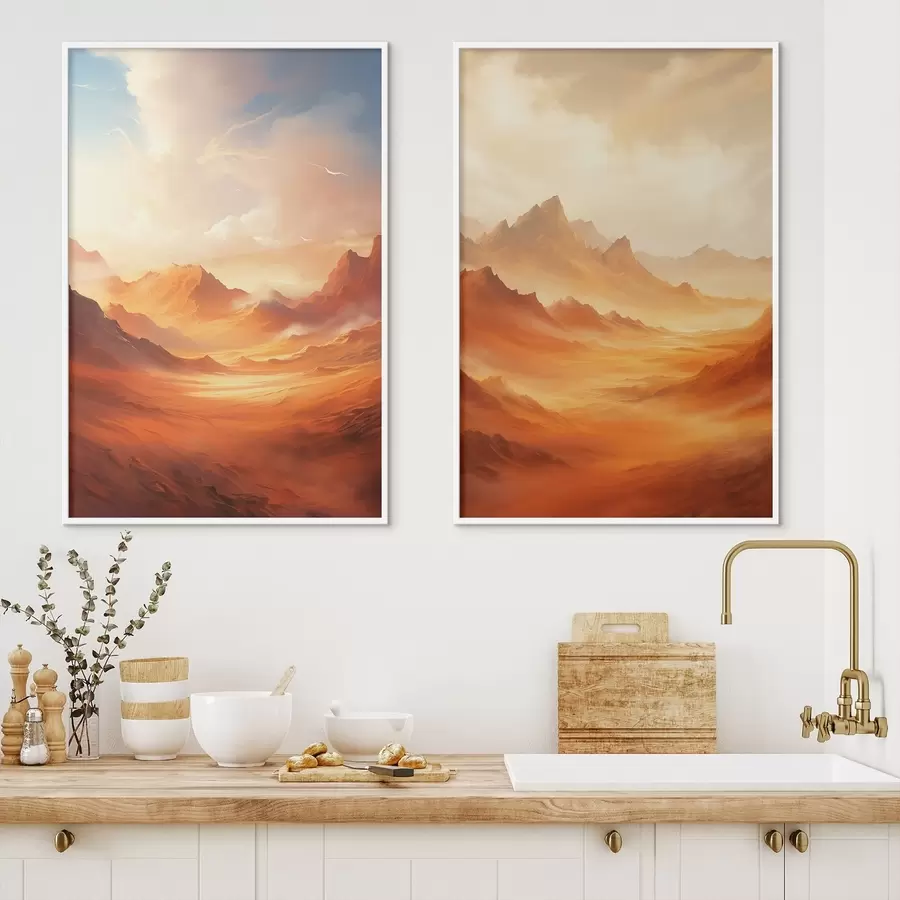 Fototapete Eine weite, orangefarbene Wüstenlandschaft mit hoch aufragenden, felsigen Bergen unter einem dunstigen, sonnenbeschienenen Himmel mit dünnen Wolken. d01122