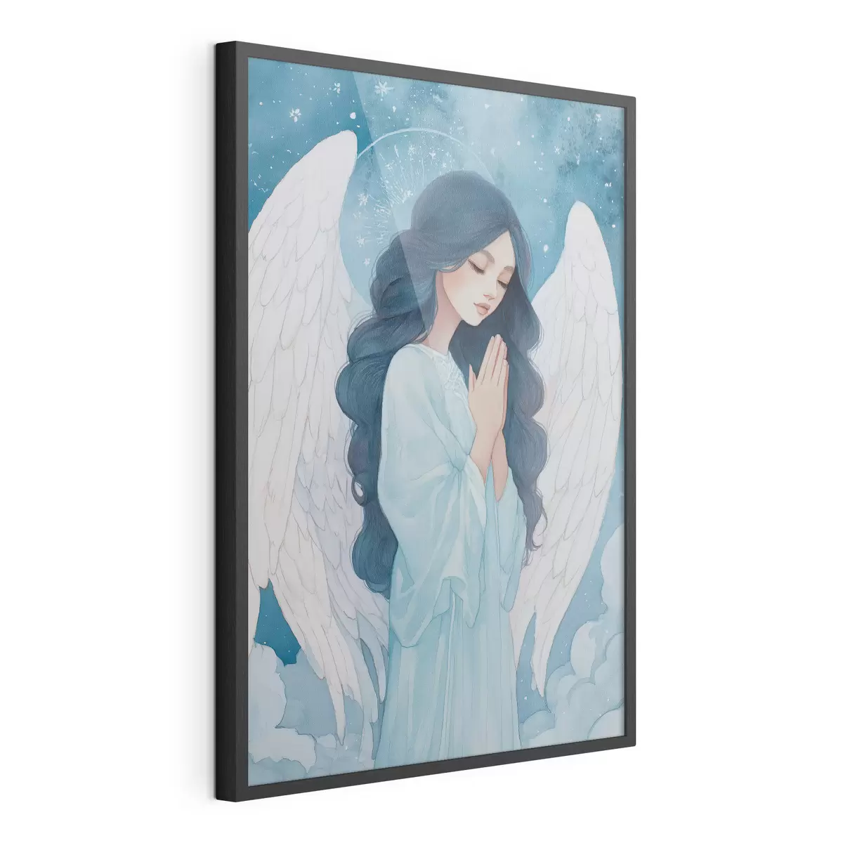 Poster Bezaubernde Illustration eines Engels zwischen Wolken in einer weiß-blauen Farbpalette f47095