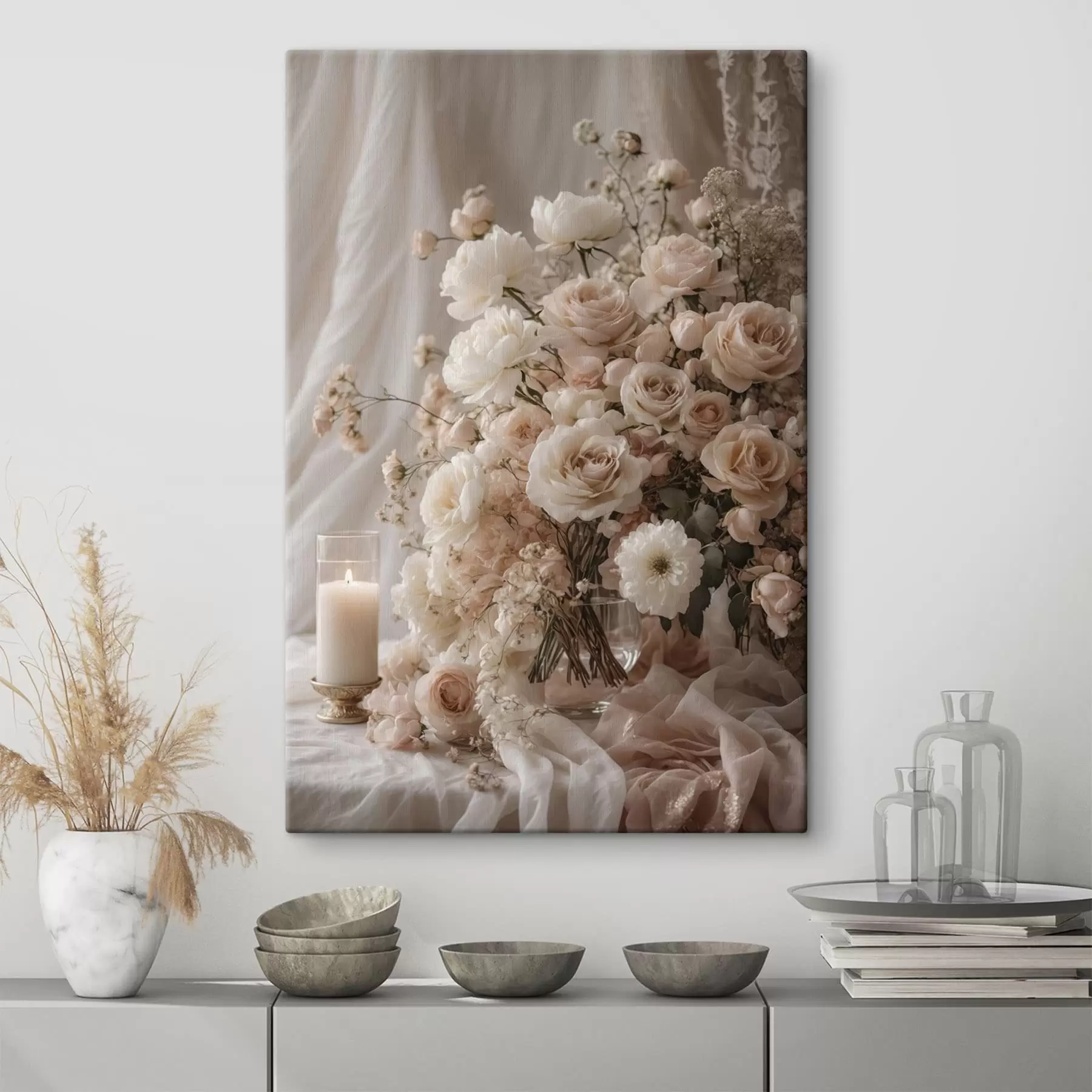 Fototapete Cremefarbene Blumen neben einer brennenden Kerze s47281