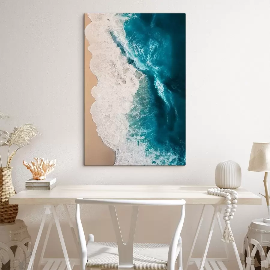 Fototapete Luftaufnahme von Meereswellen, die auf einen Sandstrand treffen s48062