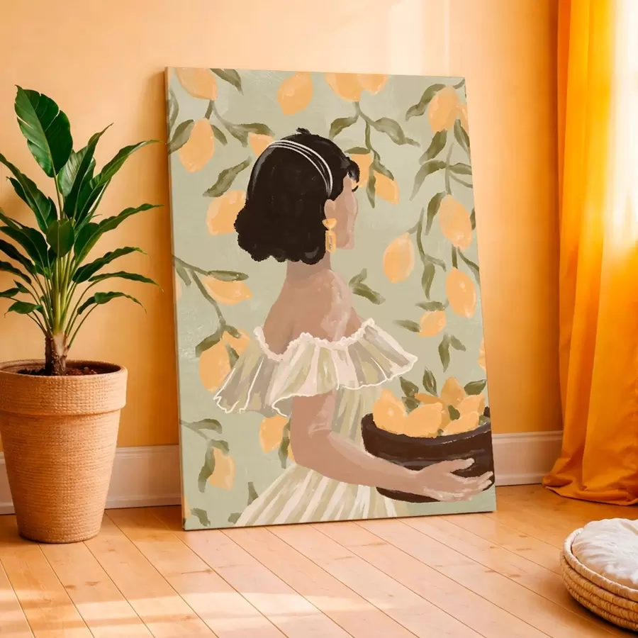 Fototapete Frau hält eine Schüssel mit Zitronen an den Zweigen s48023