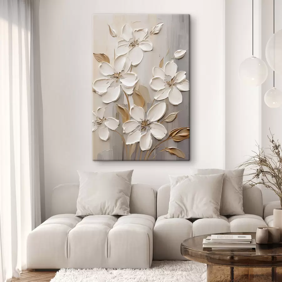 Fototapete Abstrakte weiße Blumen mit strukturierten Blütenblättern vor einem neutralen Hintergrund mit subtilen Pinselstrichen. s47874