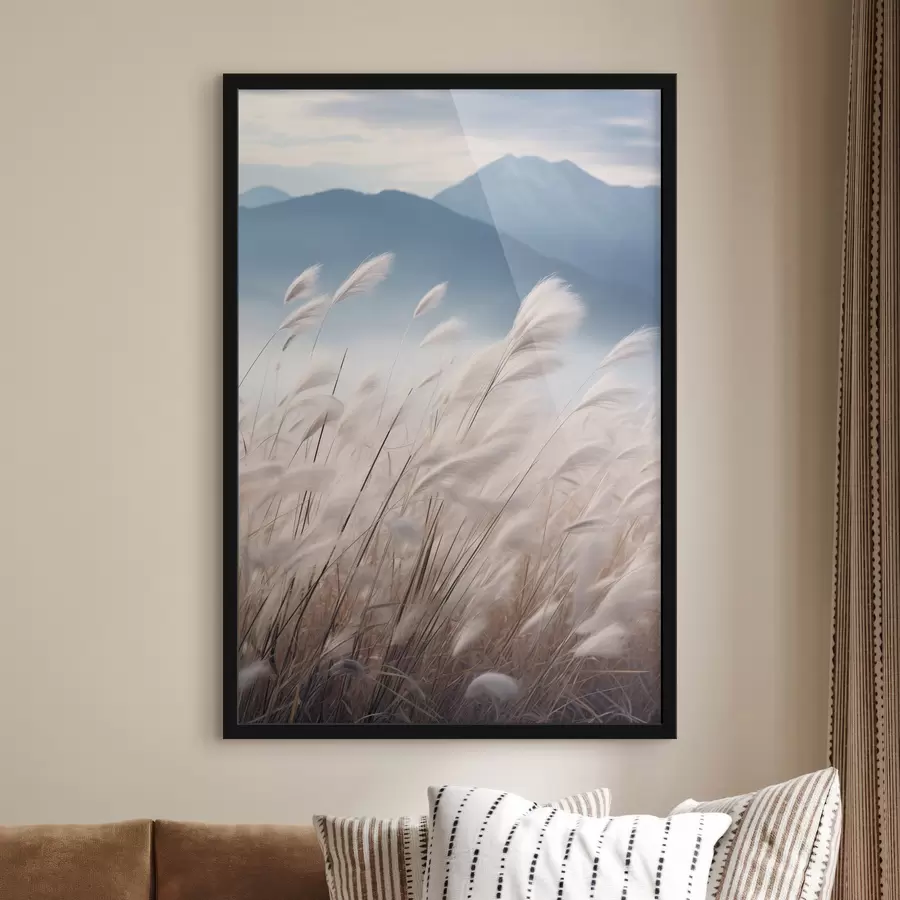 Fototapete Hohes, weißes Pampasgras, das im Wind weht, mit sanften blauen Bergen im Hintergrund f47879