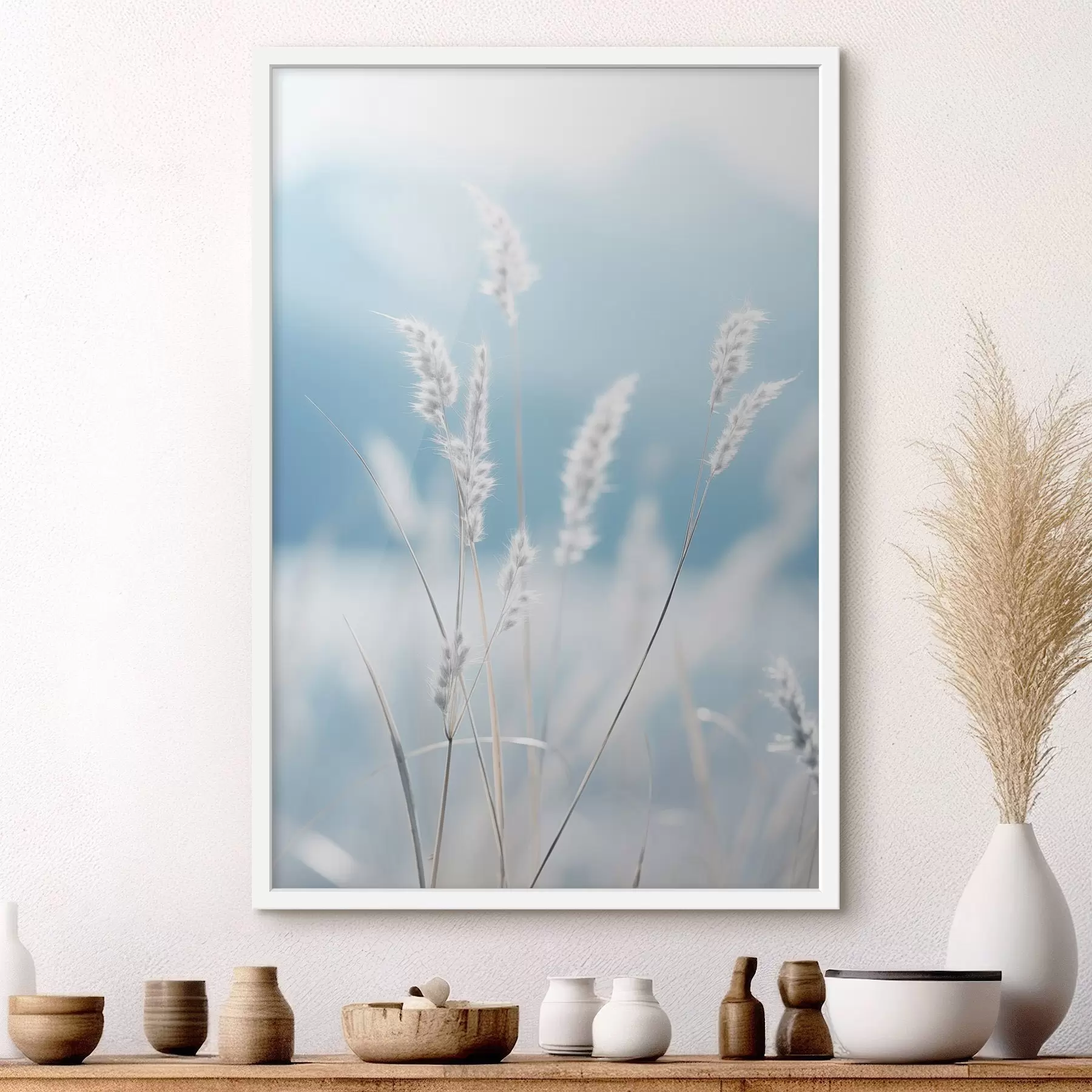 Fototapete Weißes, flauschiges Gras vor einem sanften blauen Himmel, mit geringer Tiefenschärfe f47880
