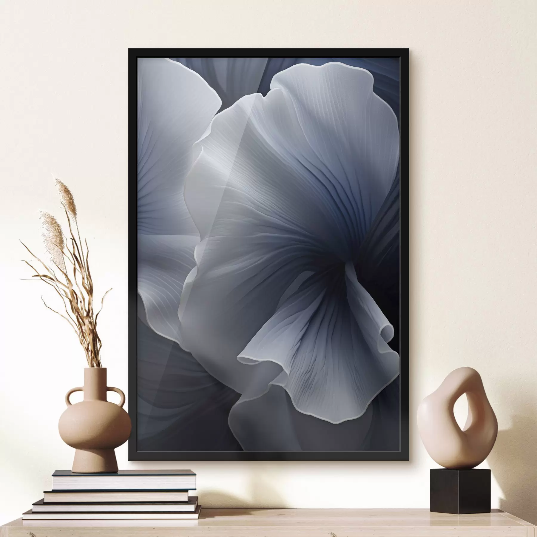 Fototapete Abstrakte blau-weiße Blütenblätter vor dunklem Hintergrund f48731