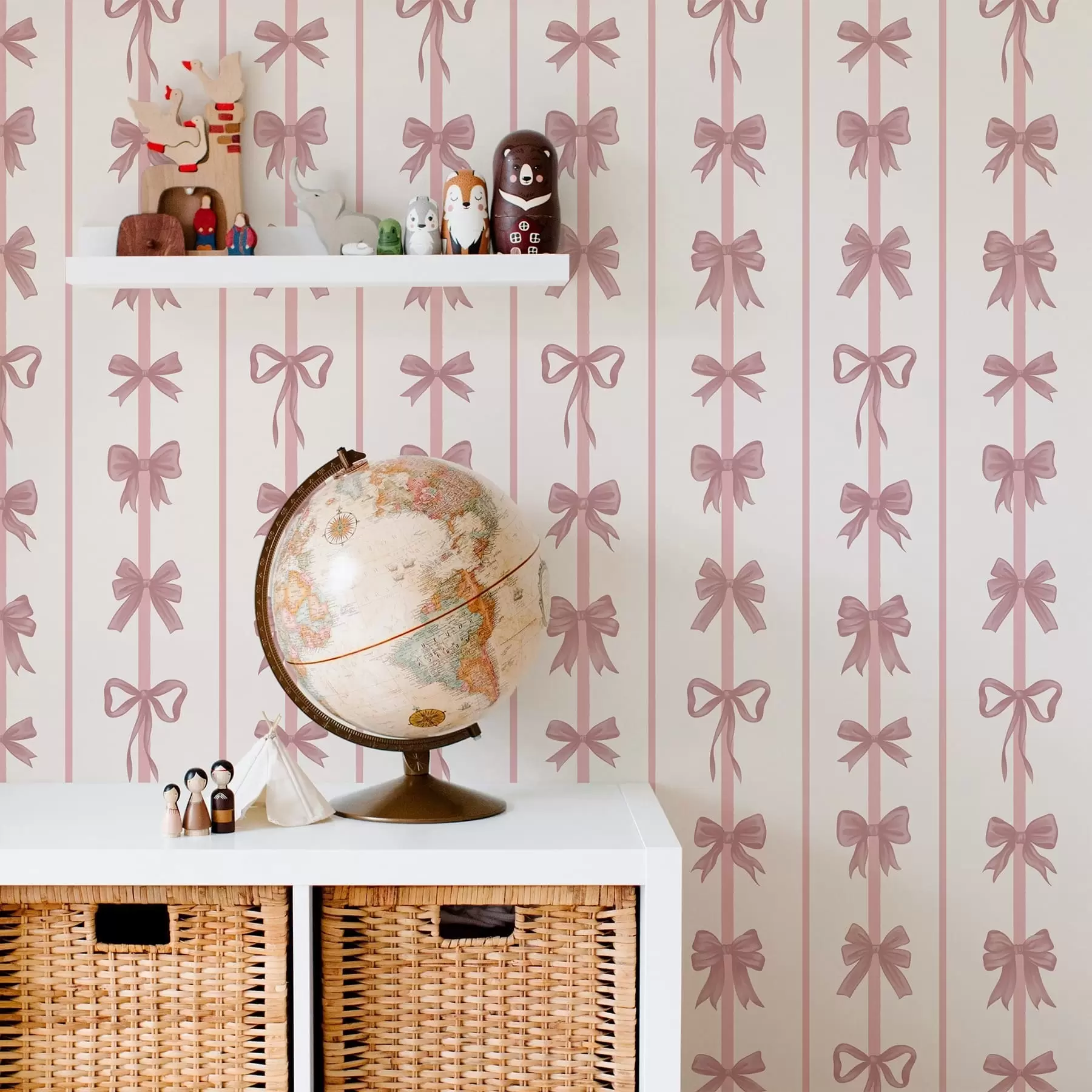 Fototapete Rosa Schleifen in vertikalen Streifen auf hellem Hintergrund a01075