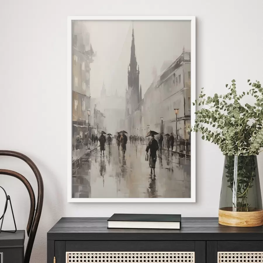 Fototapete Eine Gruppe von Menschen mit Regenschirmen geht eine nasse Straße in einer Stadt entlang f49167