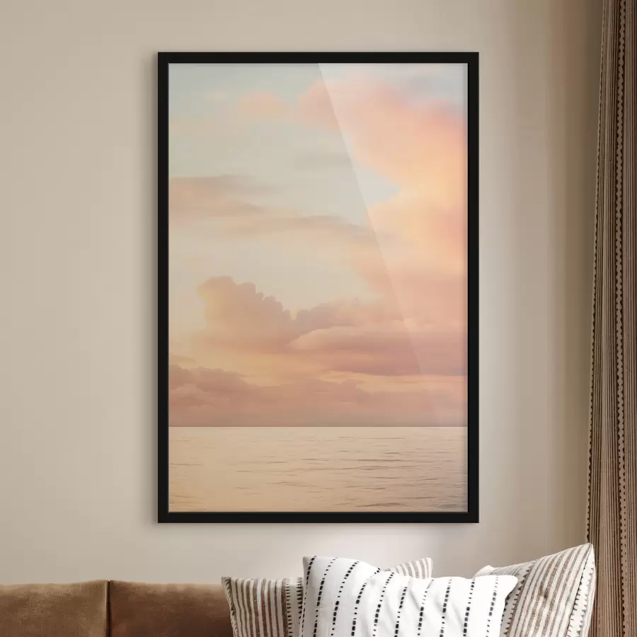 Fototapete Ein pastellfarbener Himmel voller sanfter Wolken über einem ruhigen, spiegelglatten Meer bei Sonnenuntergang f49178