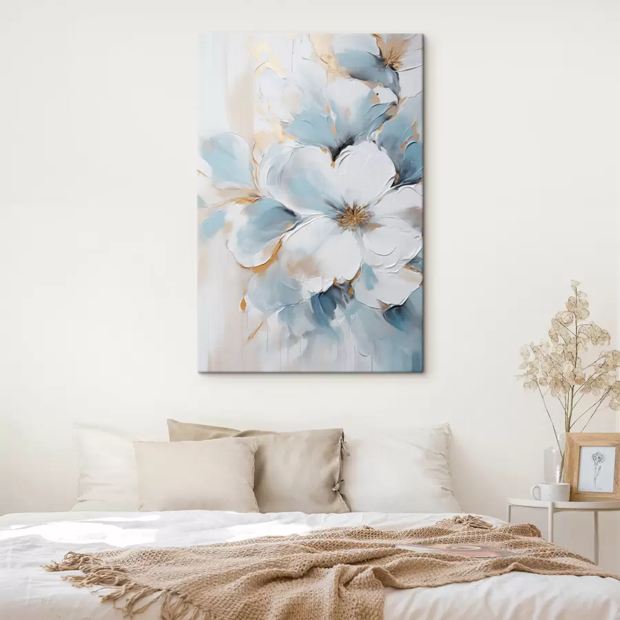 Fototapete Weiße und hellblaue Blumen, Malstil mit strukturierten Pinselstrichen s49462