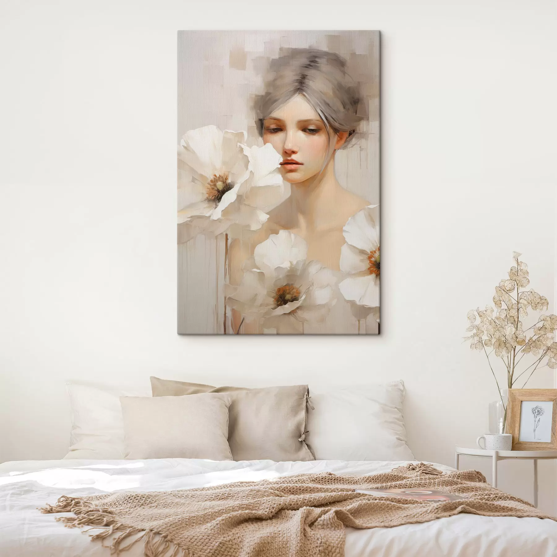 Fototapete Frauenporträt mit großen weißen Blumen vor einem hellen, abstrakten Hintergrund s49494