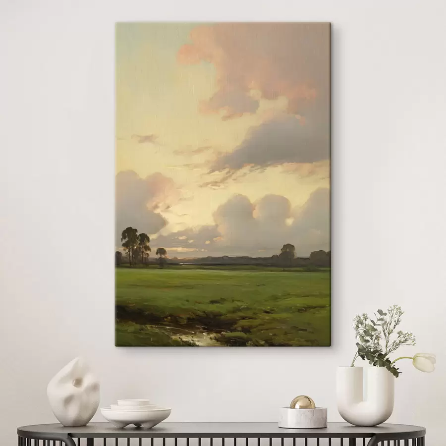 Fototapete Eine Landschaft mit einer Wiese und Bäumen in der Ferne, bewölkter Himmel s49773