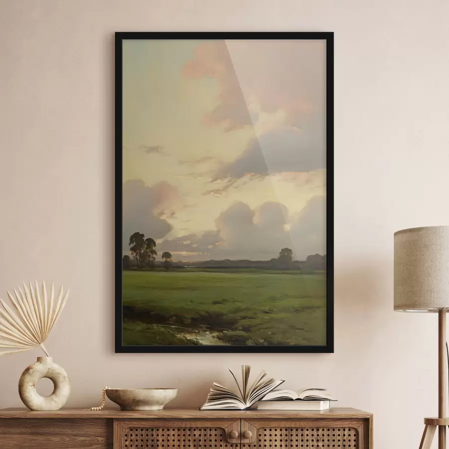 Fototapete Eine Landschaft mit einer Wiese und Bäumen in der Ferne, bewölkter Himmel f49773