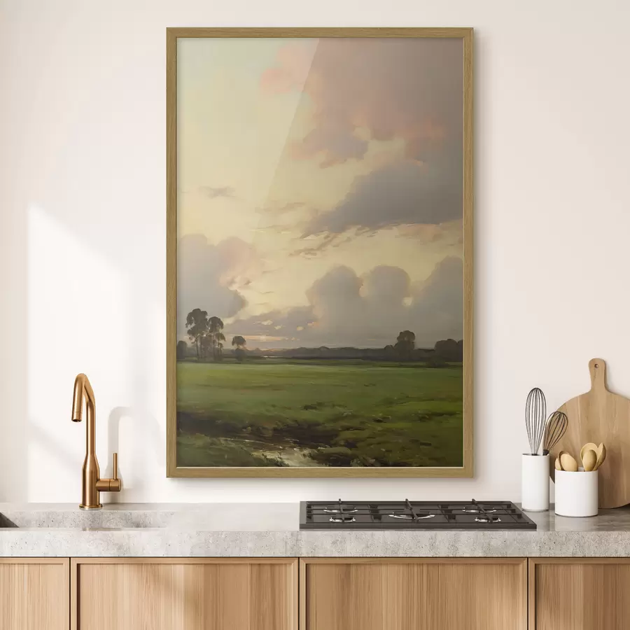 Fototapete Eine Landschaft mit einer Wiese und Bäumen in der Ferne, bewölkter Himmel f49773