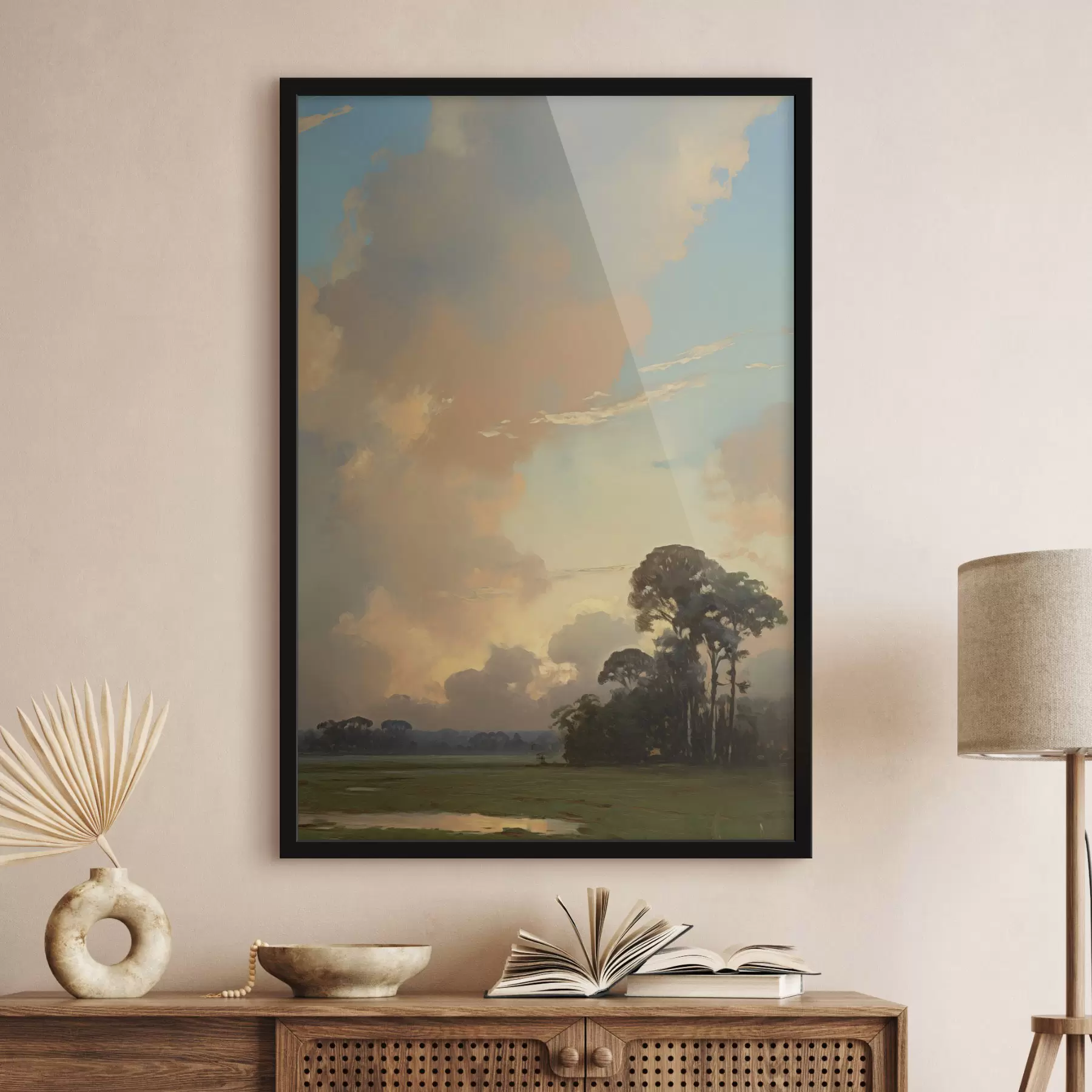 Fototapete Eine Landschaft mit einer Wiese und Bäumen in der Ferne, bewölkter Himmel f49774