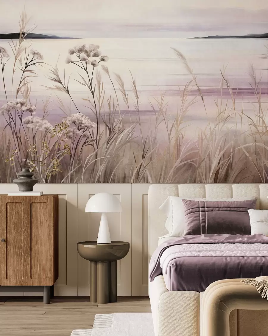 Fototapete Landschaft mit getrockneten Blumen und hohem Gras am Flussufer, sanfter, pastellfarbener Himmel w09939