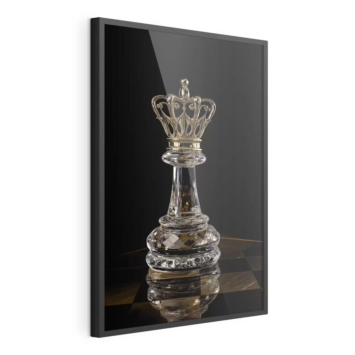 Poster Schachkönigin aus Glas vor dunklem Hintergrund f49946