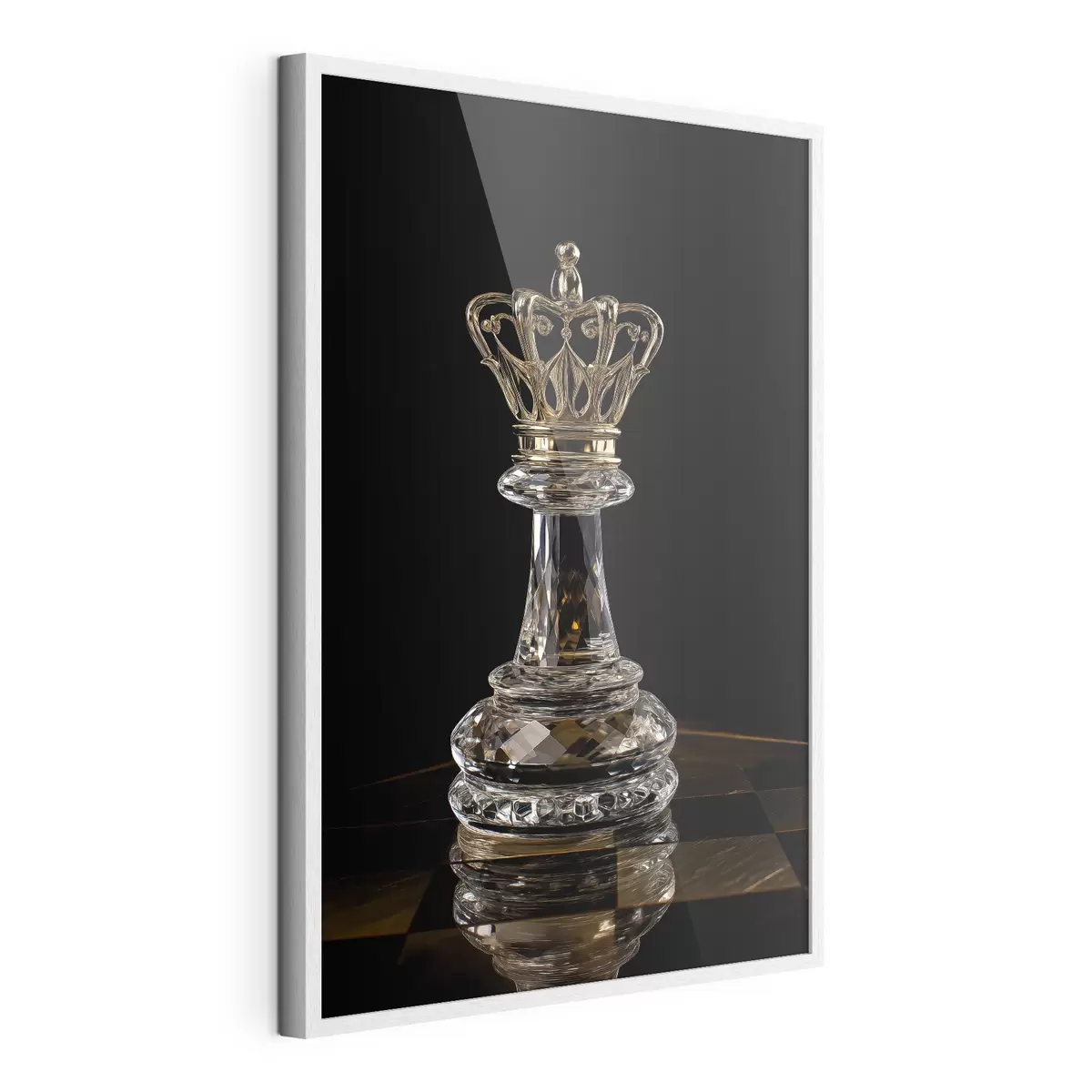 Poster Schachkönigin aus Glas vor dunklem Hintergrund f49946